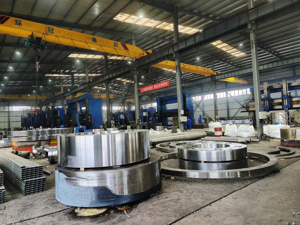 Крупное предприятие по обработке кузнечных изделий Крупный кузнечный завод с производством и обработкой